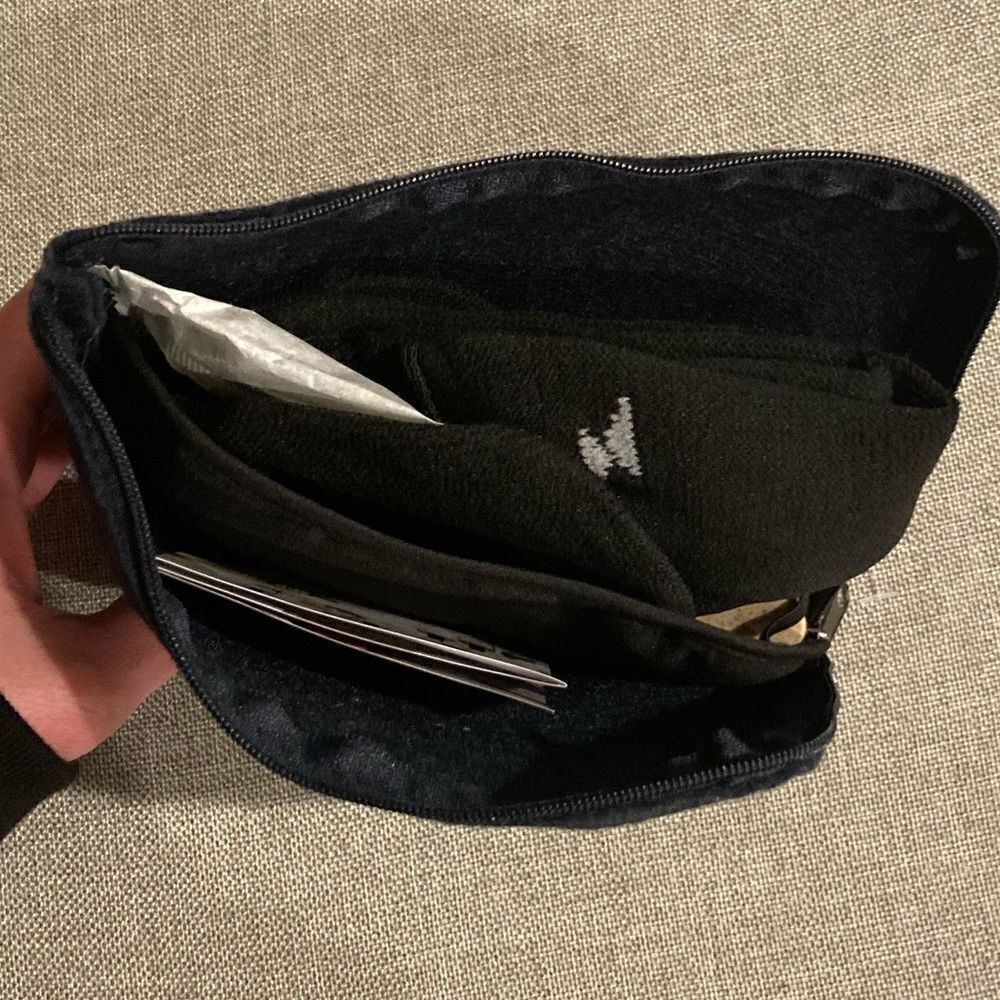 Travel Kit & Pouch - Picture 2 of 5